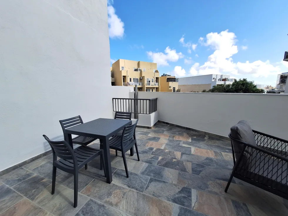 2 bed Maisonette For Rent in Gzira, Gzira - thumb 2