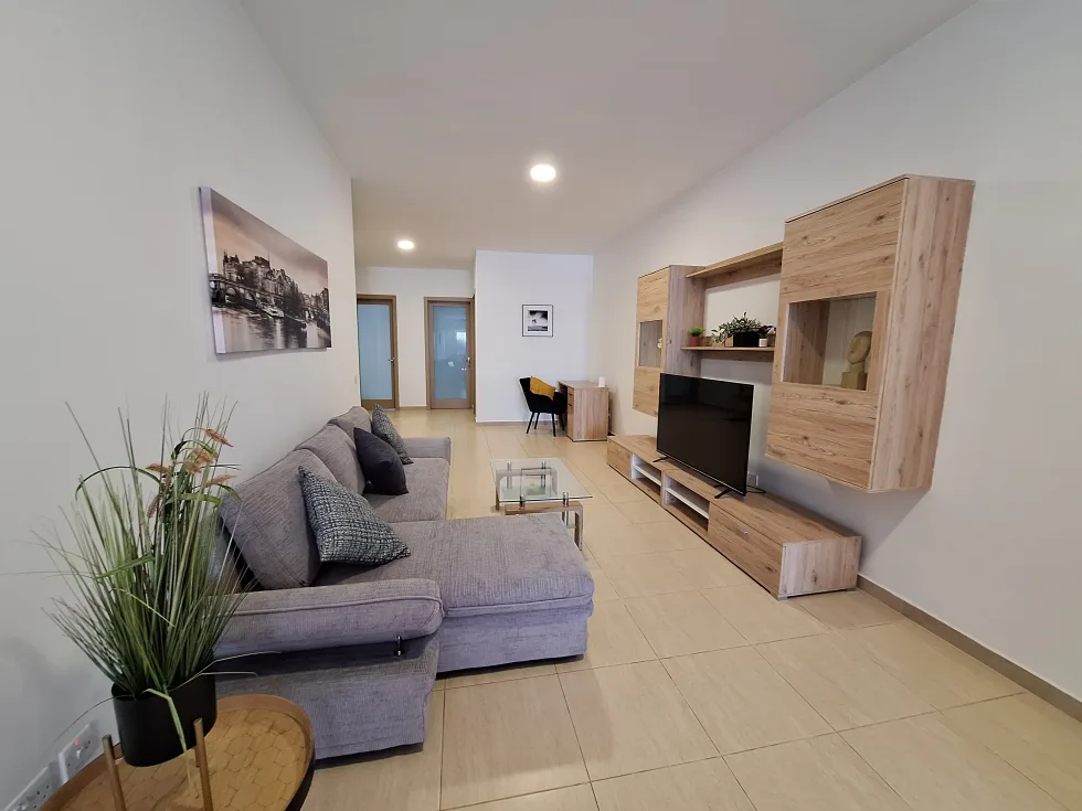 3 bed Apartment For Rent in Gzira, Gzira - thumb 1