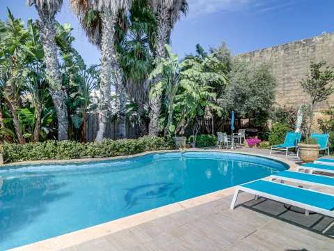 6 bed House of Character For Sale in Zebbug, Zebbug - thumb 1