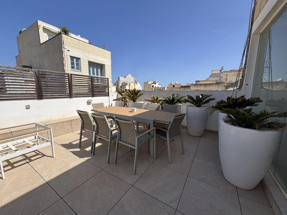 4 bed Town House For Rent in Sliema, Sliema - thumb 1