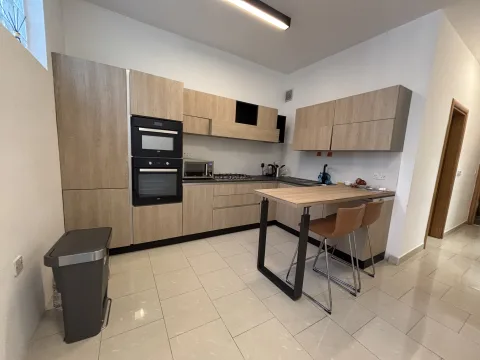 4 bed Town House For Rent in Sliema, Sliema - thumb 6