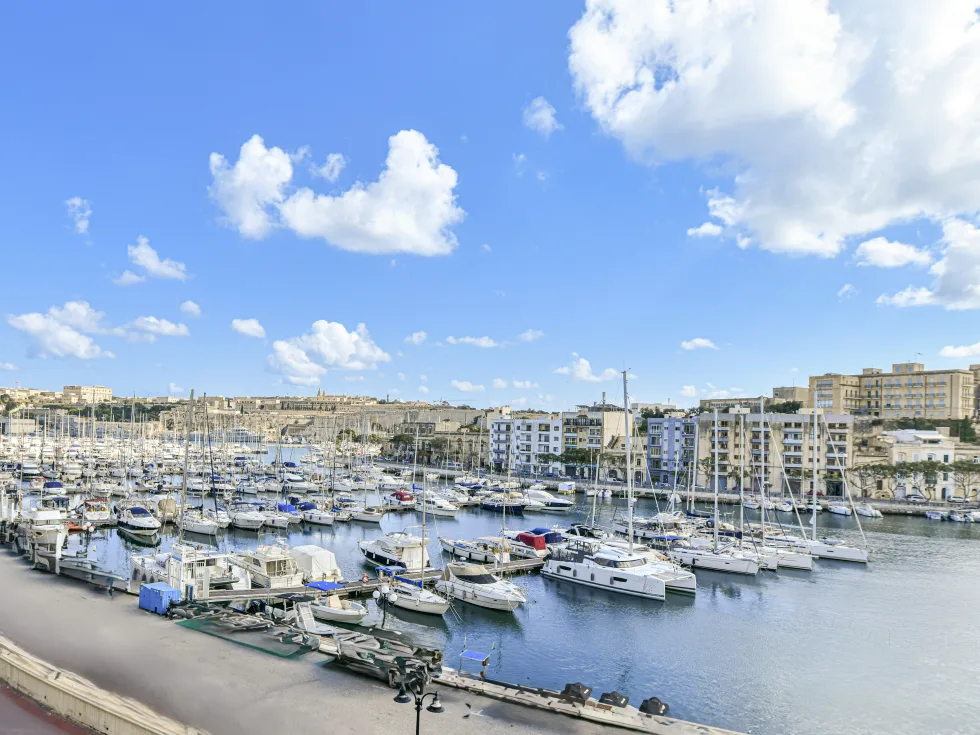 4 bed Apartment For Rent in Ta' Xbiex, Ta' Xbiex - thumb 1