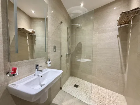 2 bed Apartment For Rent in Sliema, Sliema - thumb 8