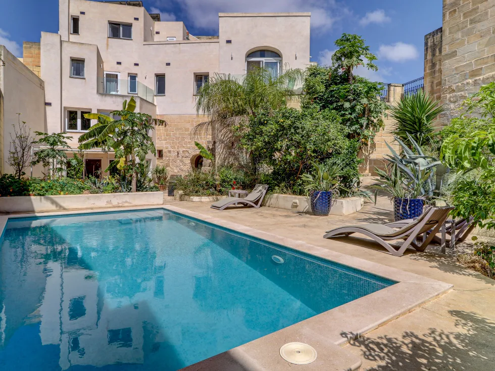 9 bed House of Character For Sale in Birkirkara, Birkirkara - thumb 1