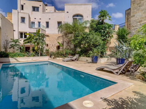 9 bed House of Character For Sale in Birkirkara, Birkirkara - thumb 1