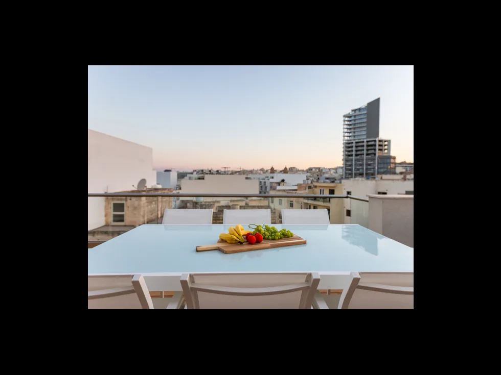 3 bed Penthouse For Rent in Gzira, Gzira - thumb 3