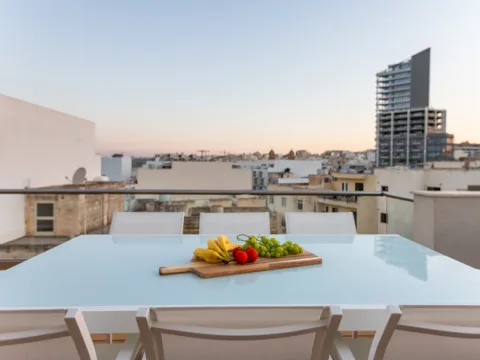 3 bed Penthouse For Rent in Gzira, Gzira - thumb 3