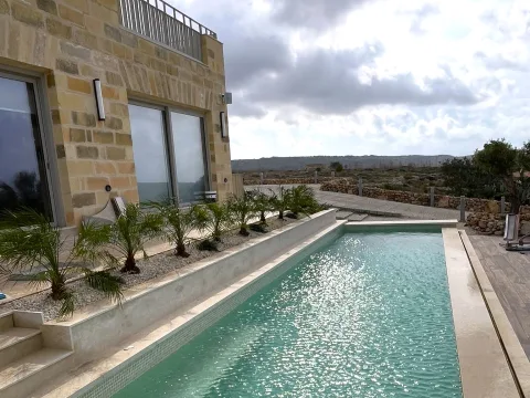 5 bed Farmhouse For Rent in Mgarr, Mgarr - thumb 1
