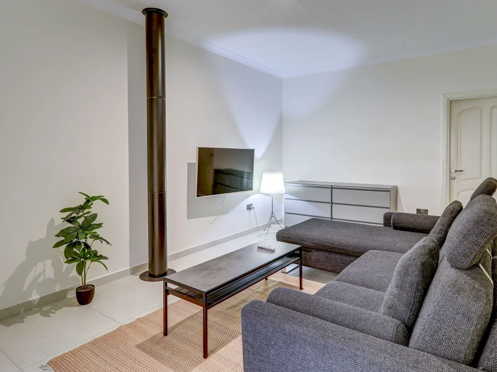 5 bed Terraced House For Rent in Pembroke, Pembroke - thumb 1