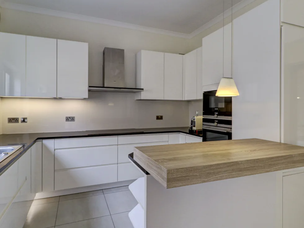 5 bed Terraced House For Rent in Pembroke, Pembroke - thumb 14