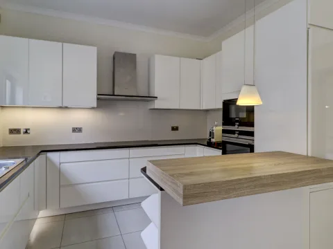 5 bed Terraced House For Rent in Pembroke, Pembroke - thumb 14