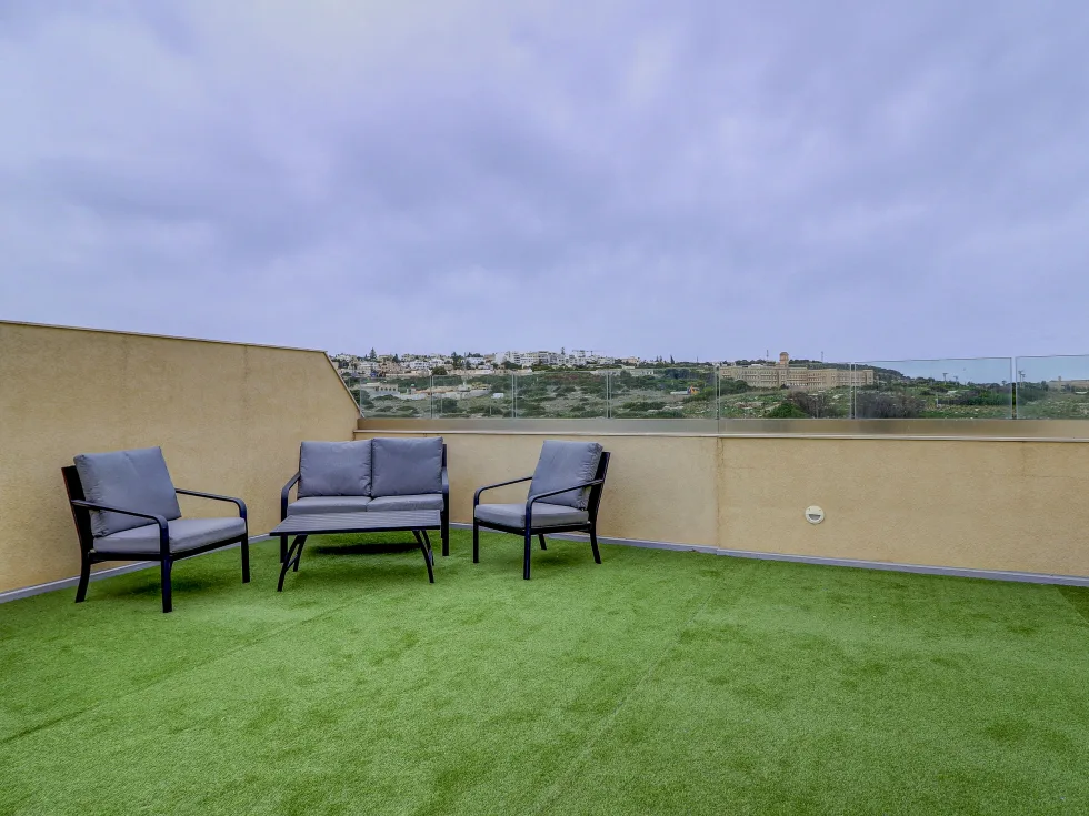 5 bed Terraced House For Rent in Pembroke, Pembroke - thumb 2