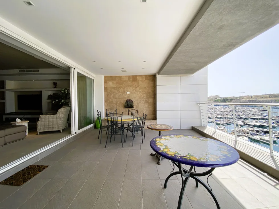 3 bed Apartment For Sale in Ta' Xbiex, Ta' Xbiex - thumb 2