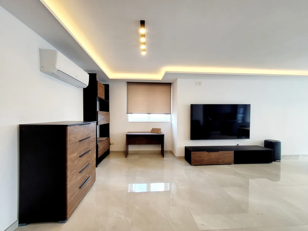 3 bed Penthouse For Rent in Qawra, Qawra - thumb 4