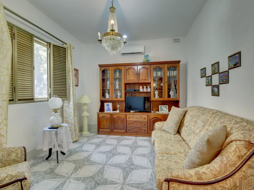 4 bed Villa For Sale in Attard, Attard - thumb 3