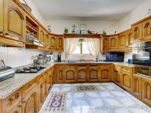 4 bed Villa For Sale in Attard, Attard - thumb 8