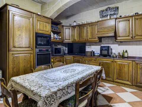 4 bed Farmhouse For Sale in Mgarr, Mgarr - thumb 12