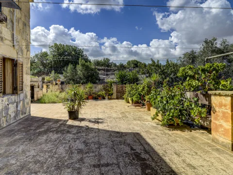 4 bed Farmhouse For Sale in Mgarr, Mgarr - thumb 2