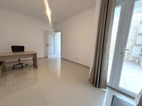 3 bed Maisonette For Rent in Sliema, Sliema - thumb 16