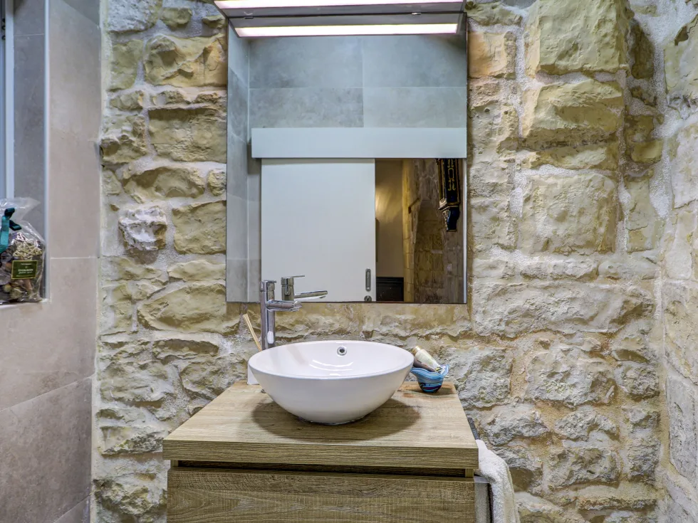 2 bed House of Character For Rent in Naxxar, Naxxar - thumb 16