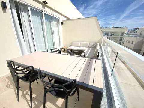 1 bed Penthouse For Rent in Qawra, Qawra - thumb 1