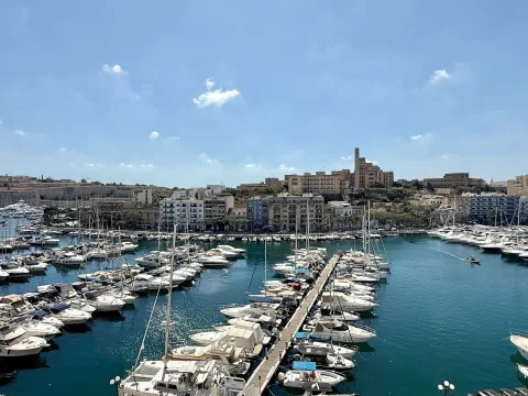 3 bed Apartment For Rent in Ta' Xbiex, Ta' Xbiex - thumb 1