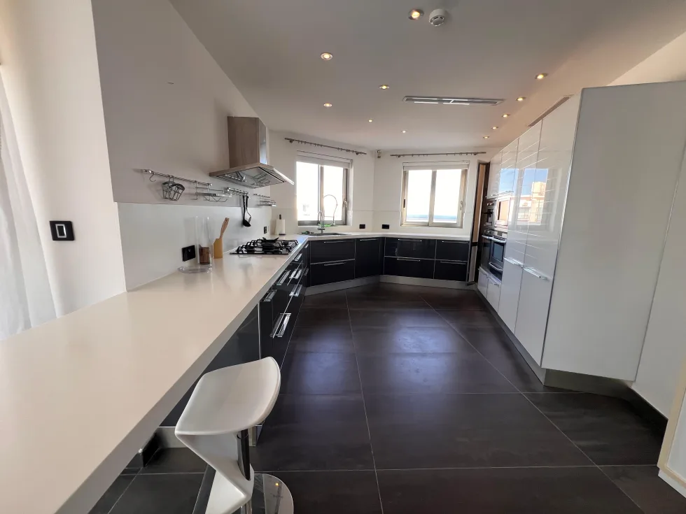 3 bed Penthouse For Rent in Qawra, Qawra - thumb 7