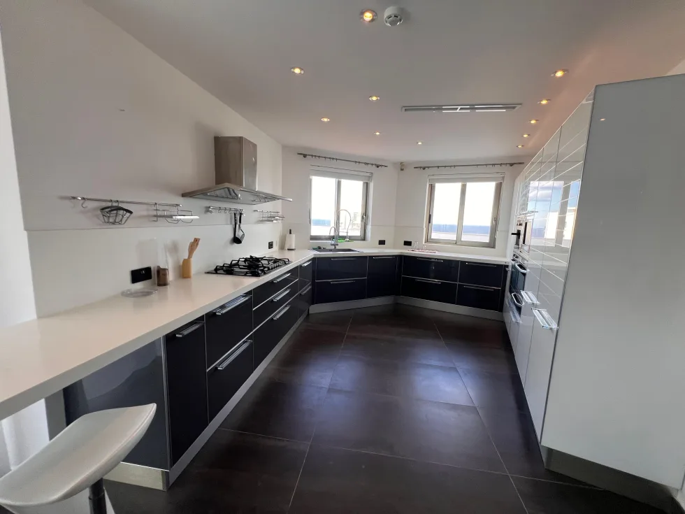 3 bed Penthouse For Rent in Qawra, Qawra - thumb 8