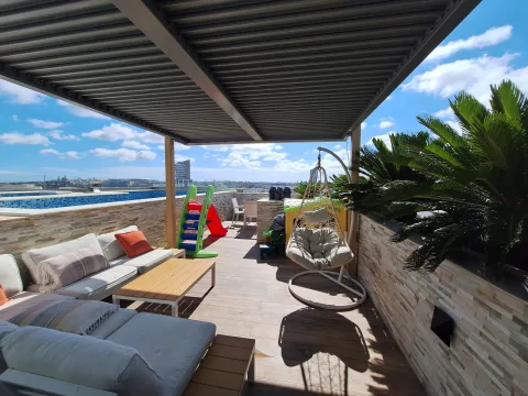 2 bed Penthouse For Rent in Gzira, Gzira - thumb 1