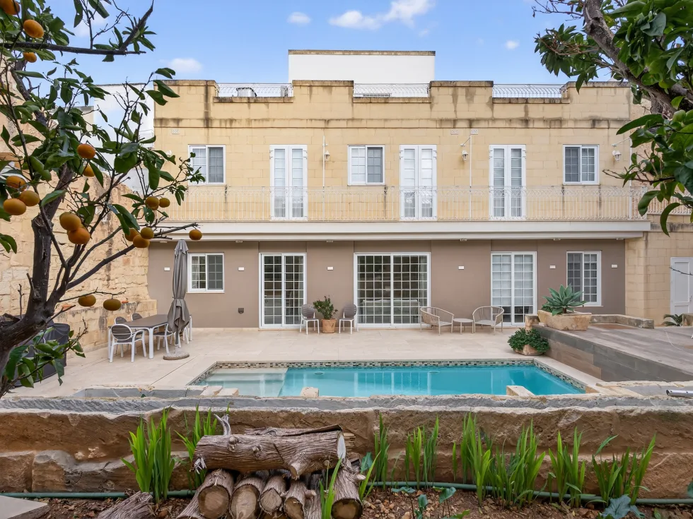 5 bed Town House For Sale in Naxxar, Naxxar - thumb 1