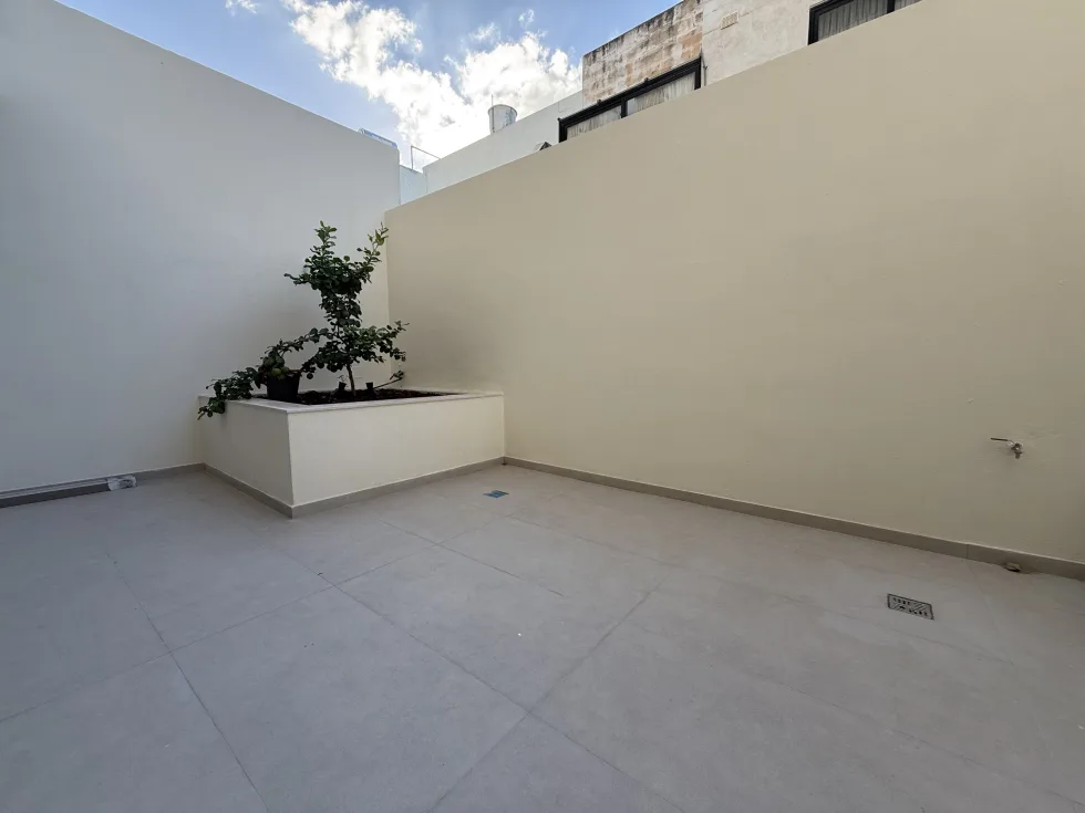 2 bed Apartment For Rent in Pembroke, Pembroke - thumb 4