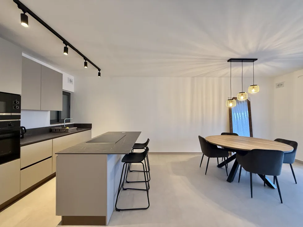 2 bed Apartment For Rent in Pembroke, Pembroke - thumb 1