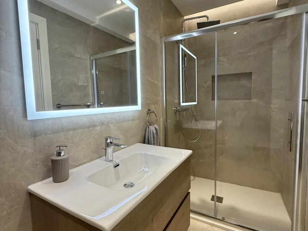 2 bed Apartment For Rent in Pembroke, Pembroke - thumb 7