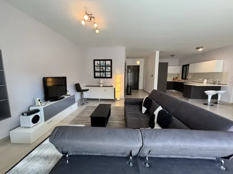 3 bed Apartment For Rent in St Julian's, St Julian's - thumb 3