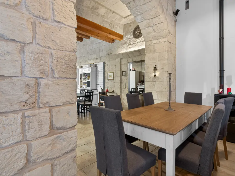 7 bed House of Character For Sale in Zabbar, Zabbar - thumb 2