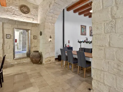 7 bed House of Character For Sale in Zabbar, Zabbar - thumb 3