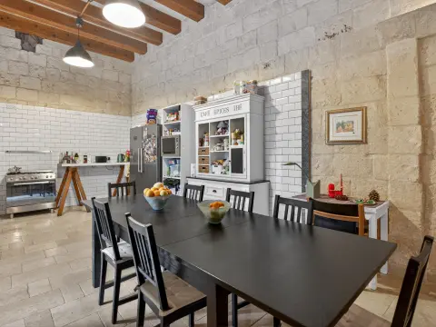 7 bed House of Character For Sale in Zabbar, Zabbar - thumb 4