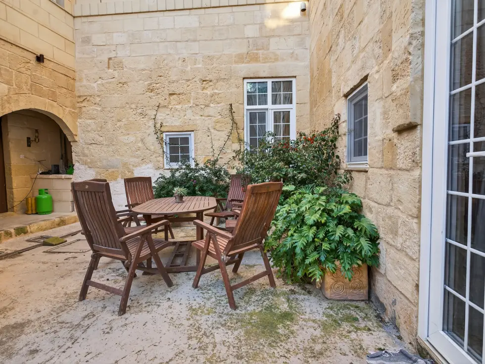 7 bed House of Character For Sale in Zabbar, Zabbar - thumb 5