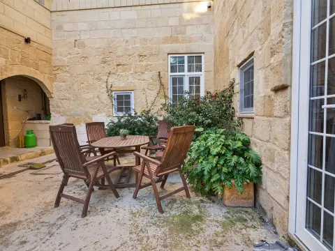 7 bed House of Character For Sale in Zabbar, Zabbar - thumb 5