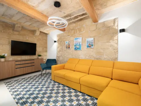 6 bed House of Character For Rent in Naxxar, Naxxar - thumb 1