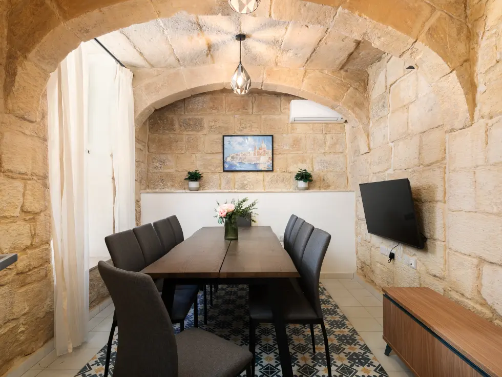 6 bed House of Character For Rent in Naxxar, Naxxar - thumb 9