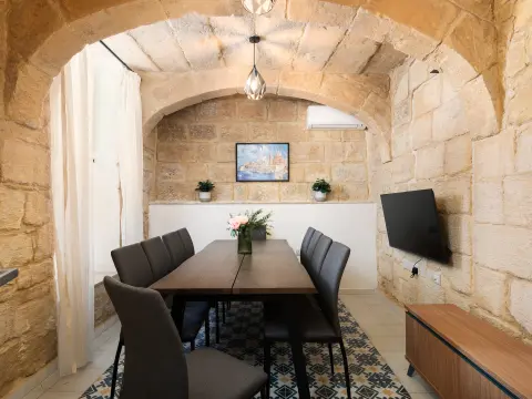 6 bed House of Character For Rent in Naxxar, Naxxar - thumb 9
