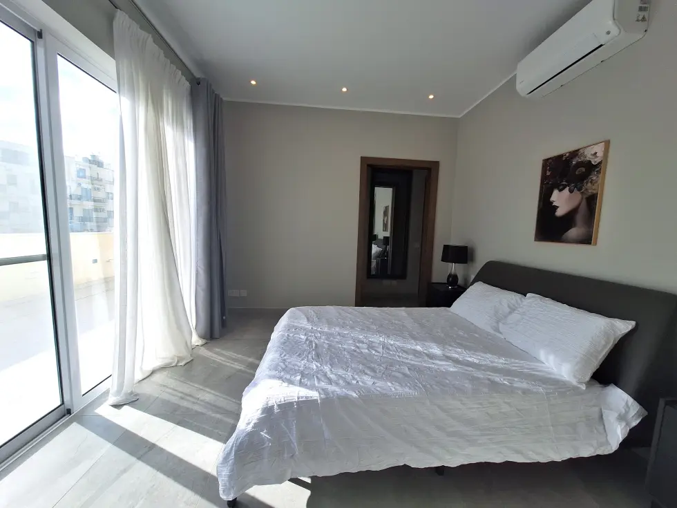 2 bed Penthouse For Rent in St Julian's, St Julian's - thumb 9