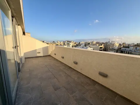1 bed Penthouse For Rent in Sliema, Sliema - thumb 10