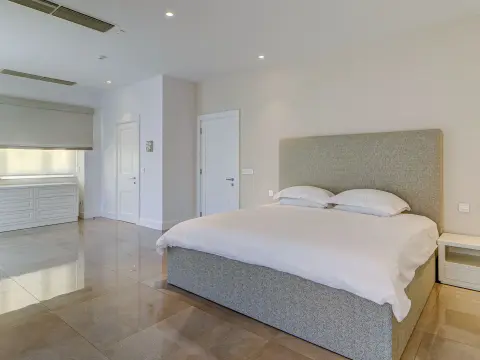 3 bed Villa For Rent in Ta' Xbiex, Ta' Xbiex - thumb 12