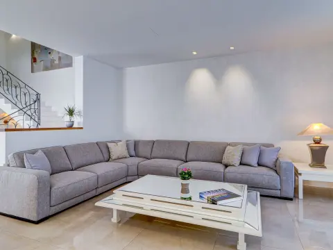 3 bed Villa For Rent in Ta' Xbiex, Ta' Xbiex - thumb 5