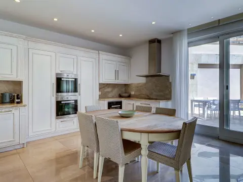 3 bed Villa For Rent in Ta' Xbiex, Ta' Xbiex - thumb 8