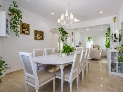 10 bed Villa For Sale in San Gwann, San Gwann - thumb 8