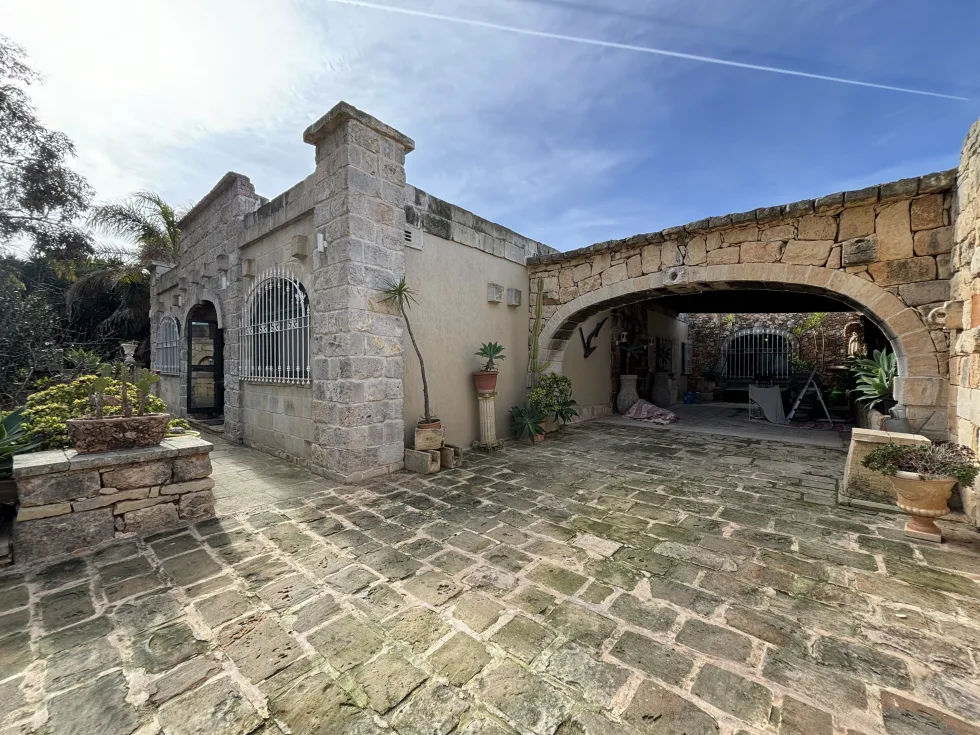3 bed House of Character For Rent in Mosta, Mosta - thumb 1