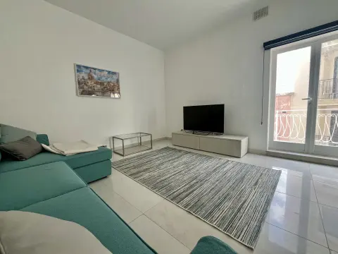 3 bed Apartment For Rent in St Julian's, St Julian's - thumb 2